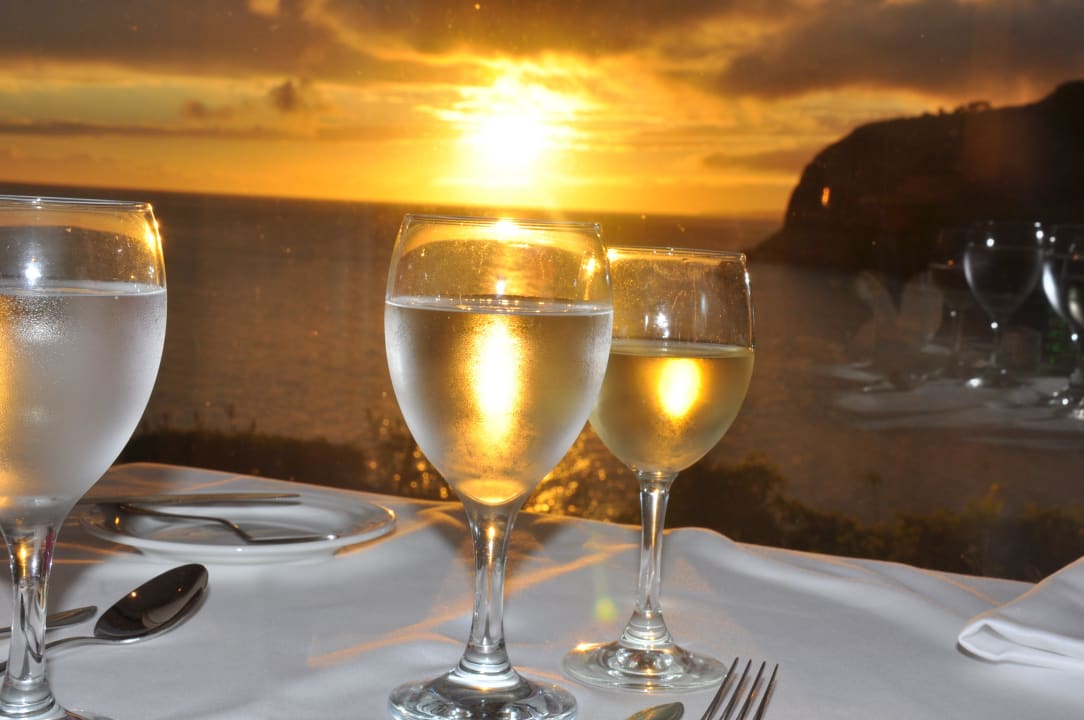 Blick aus der Bar auf den Sonnenuntergang Caloura Hotel Resort