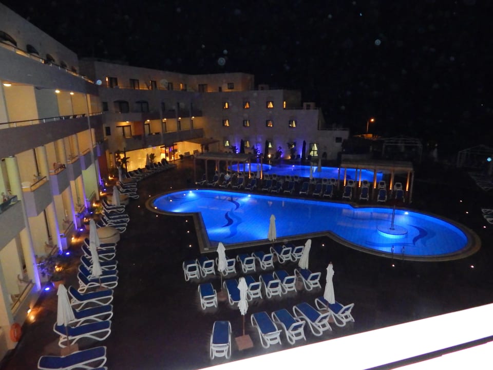 Pool am Abend Riviera Spa Resort - Adults Only