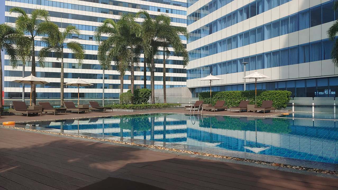 Pool Melia Yangon