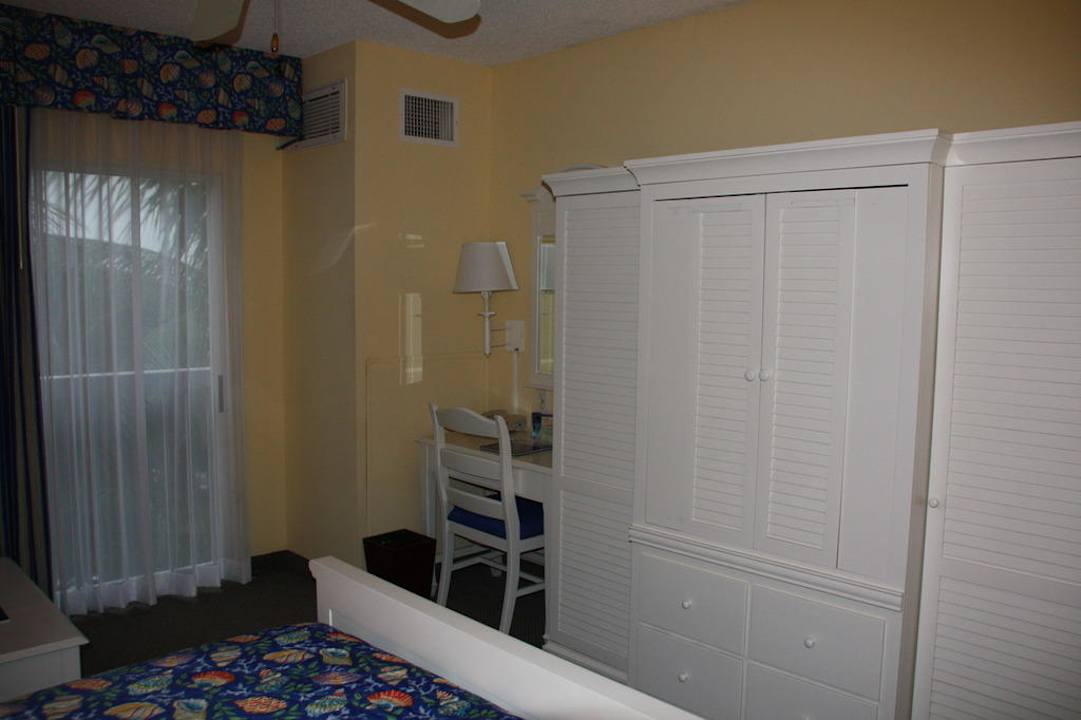 Im Schrank der Fernseher Hotel Doubletree Grand Key Resort