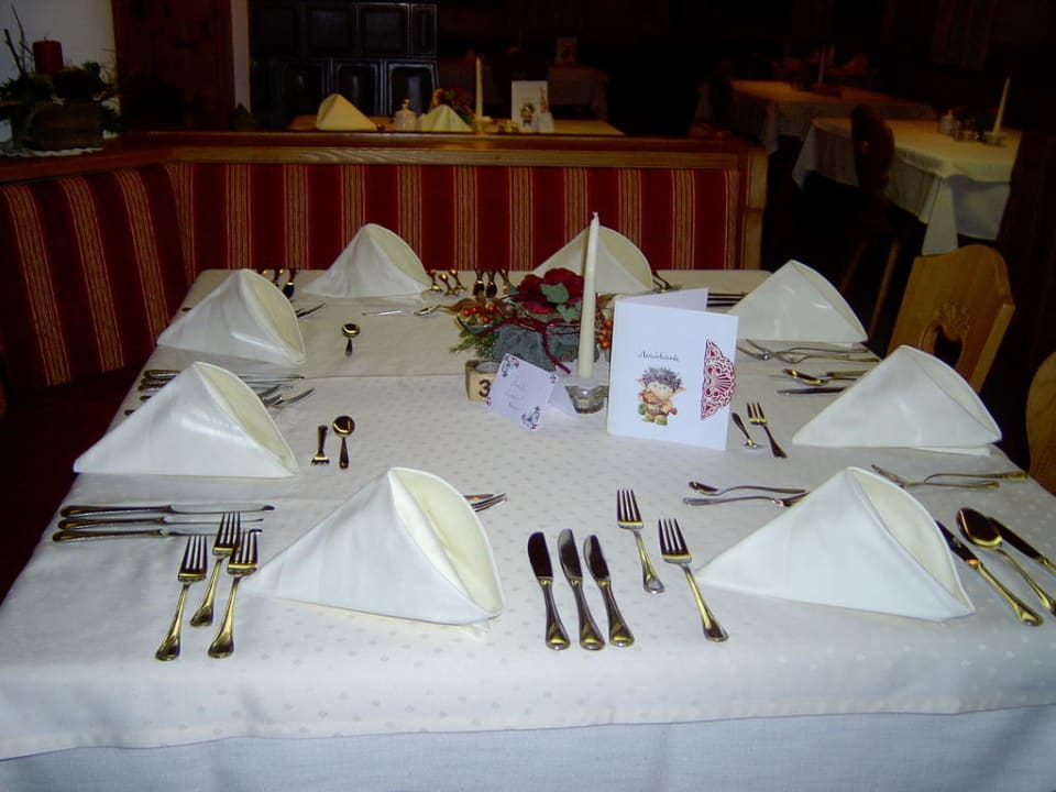 Sehr schön gedeckter Tisch im Restaurant Hotel Kramerhof