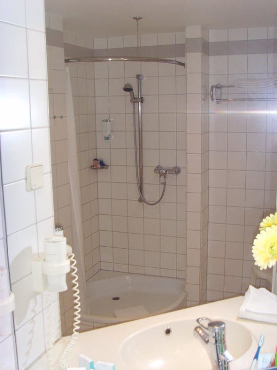 Das Bad im Einzelzimmer Hotel Krämerbrücke Erfurt