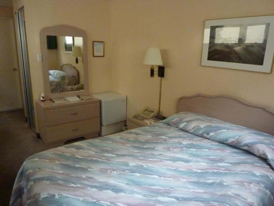 Doppelbett ca. 140x200 m im Milano,Old San Juan Hotel Milano Old San Juan