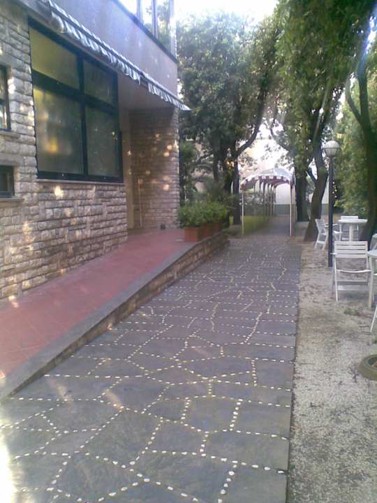 Zugang zum Garten Hotel Ermione