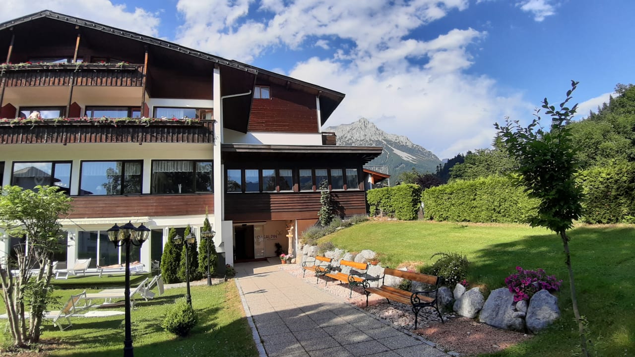 Außenansicht Garni Hotel - Das Alpin Kaiserzeit