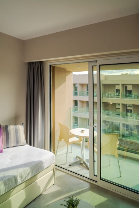 Zimmer CNic Gemini Hotel