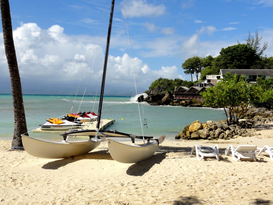 Blick über den Hotel-Strand La Creole Beach Hotel & Spa