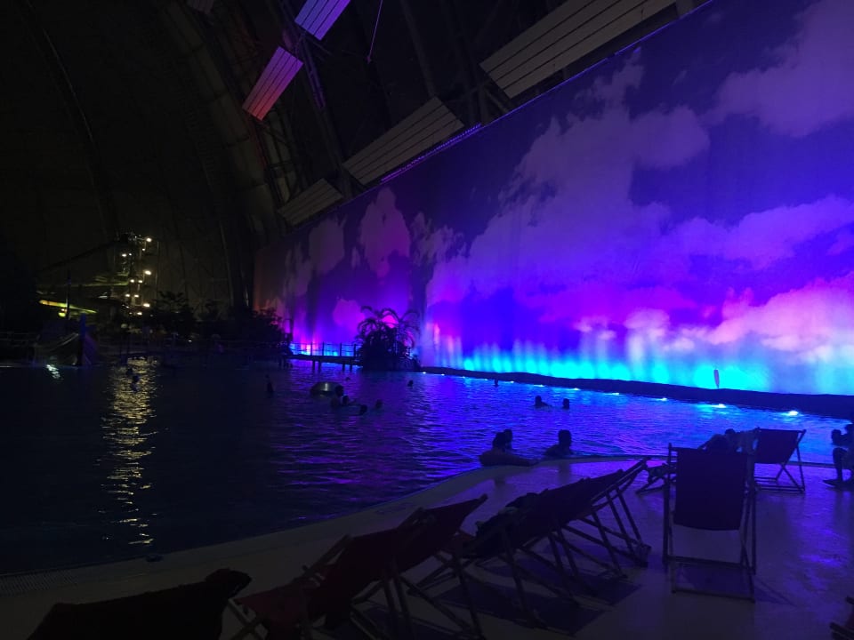 Pool Tropical Islands Resort