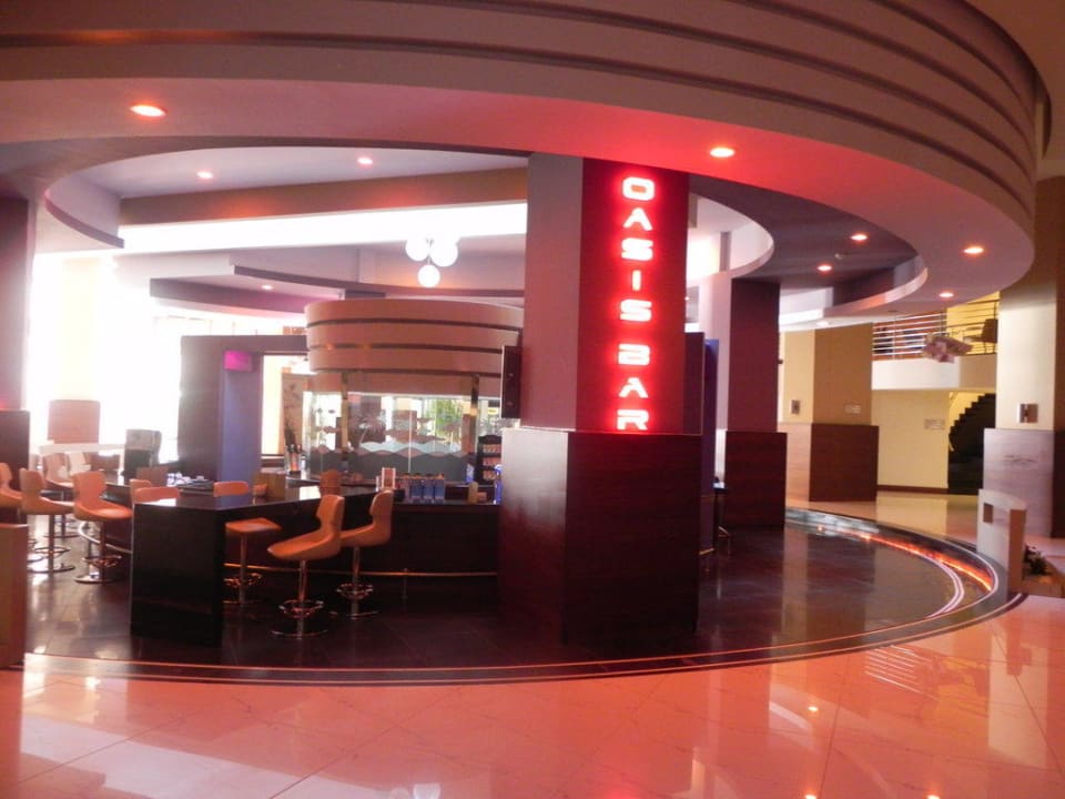 Oasis-Bar Limak Lara Deluxe Hotel & Resort