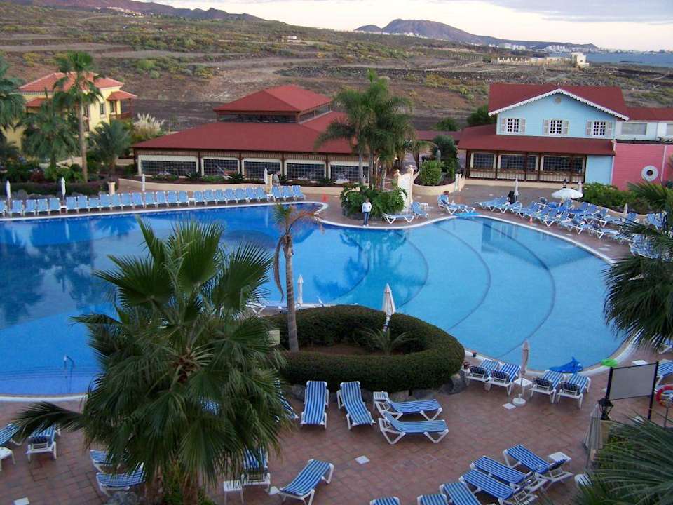 Hotel-Pool am Abend Bahia Principe Sunlight Costa Adeje