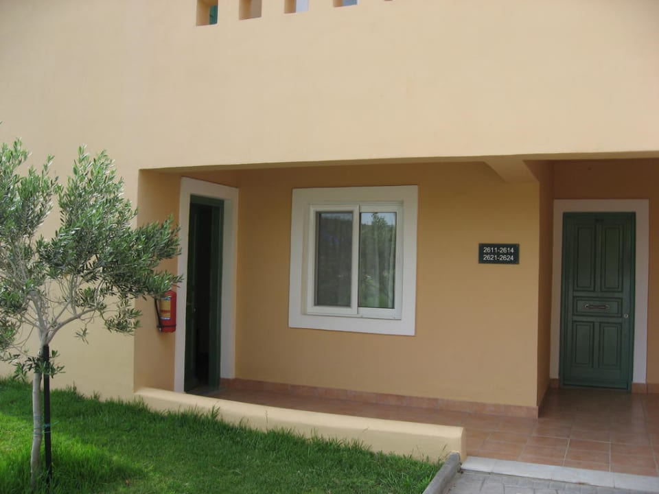 Вход в семейный номер Hotel Horizon Beach Resort