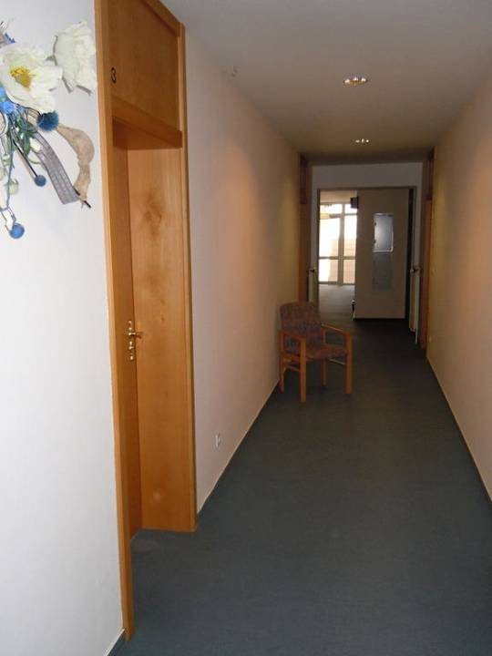 Flur zu den Zimmern im EG Garni Hotel Zwickau-Mosel