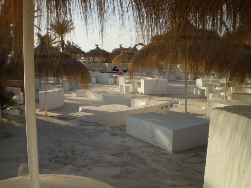 Sitzgelegenheit an der Poolbar Hotel El Mouradi Djerba Menzel