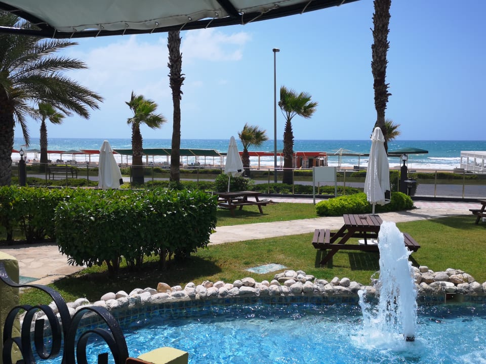 Strand Kamelya Aishen Club