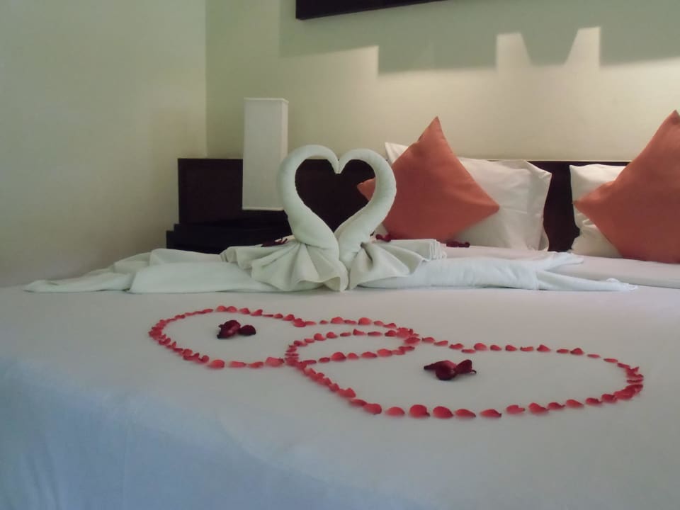 Honeymoon-Deko Baan Khaolak Beach Resort