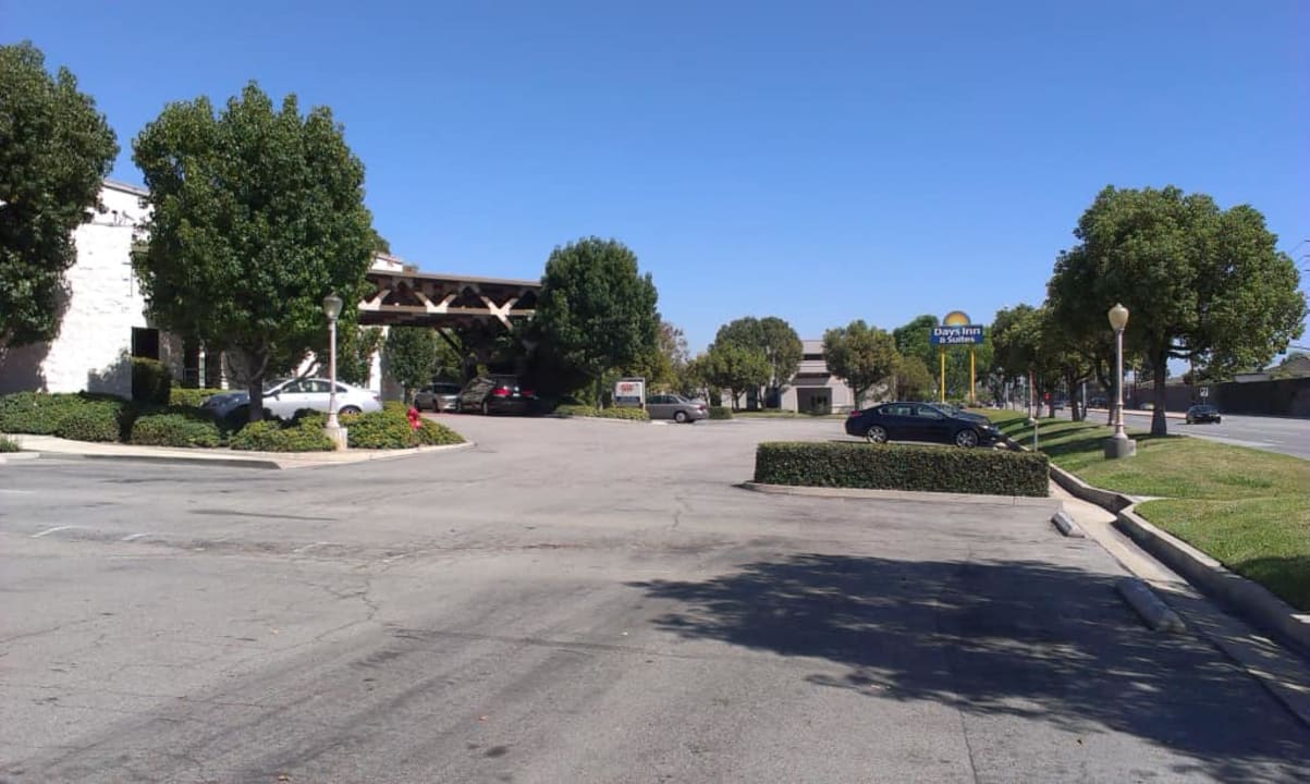 Parking Hotel Days Inn & Suites Heritage