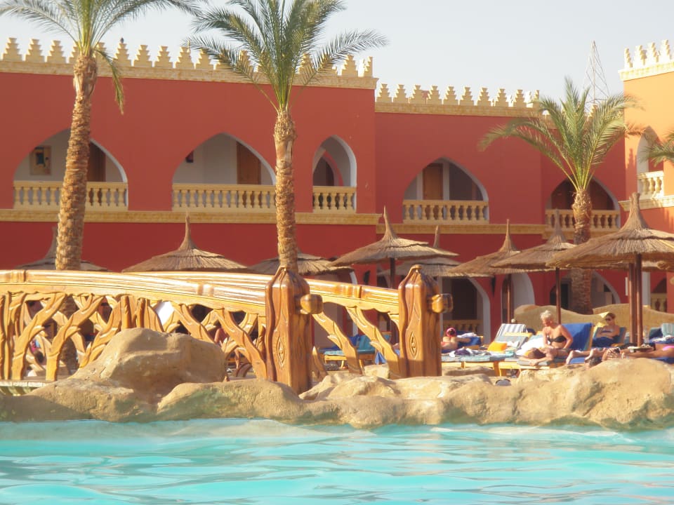 Basen główny Pickalbatros Alf Leila Wa Leila Resort - Neverland Hurghada