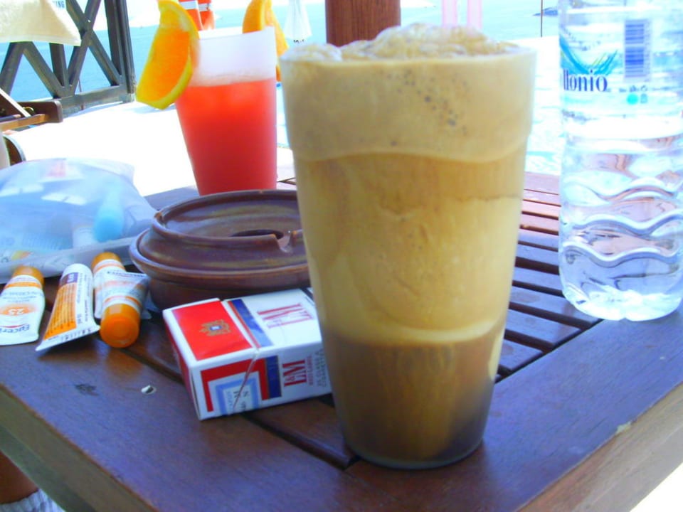 Eiskaffee und Sandy Beach lecker! Hotel Kalithea Horizon Royal