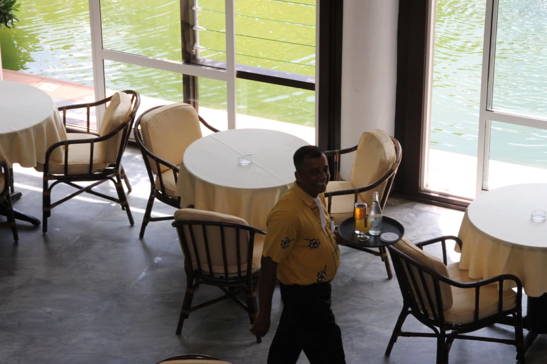 Hotelkellner Hotel Lanka Princess Ayurveda