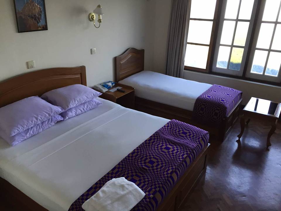 Bett Mountain Top Hotel