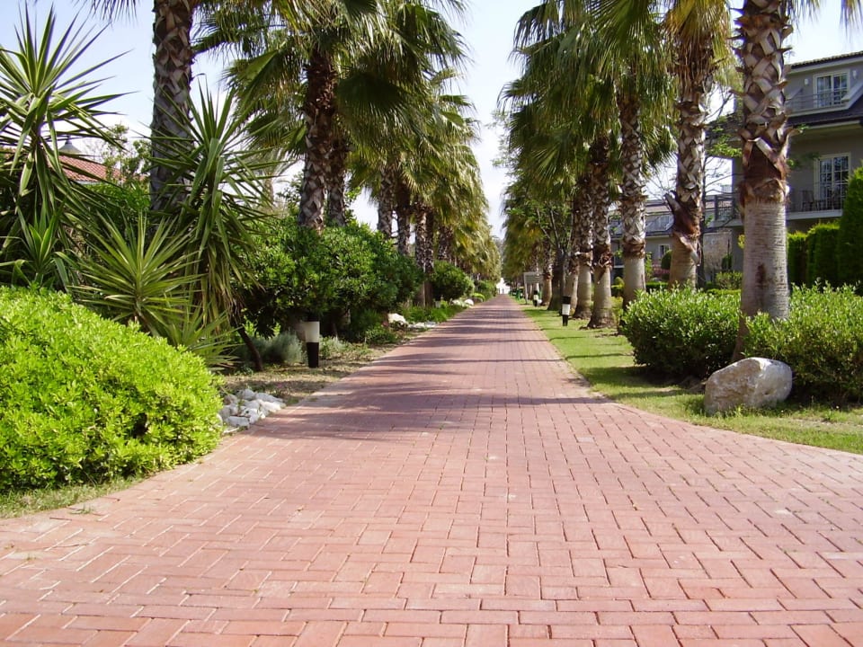 Weg durch die Anlage zum Hotel Sunis Elita Beach Resort & Spa