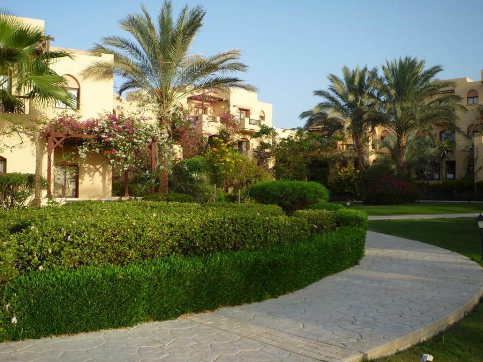 Schöne gepflegte Gartenanlage Steigenberger Coraya Beach - Adults only