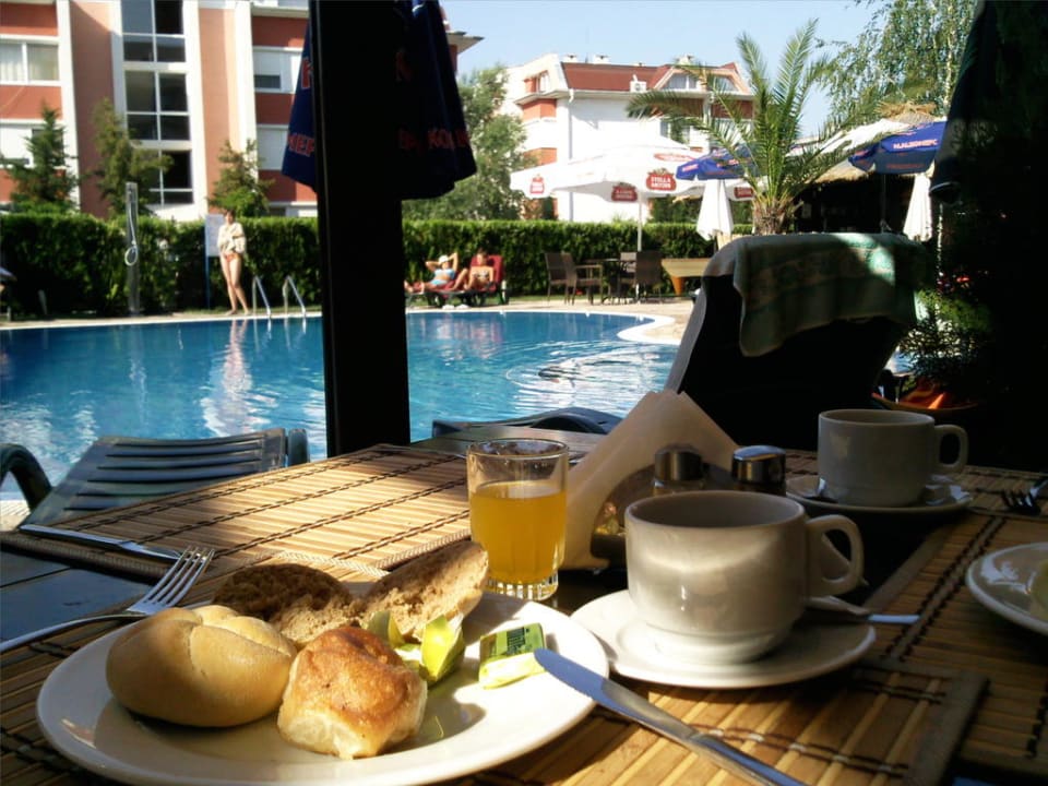 Frühstück am Pool Hotel Lion Sunny Beach