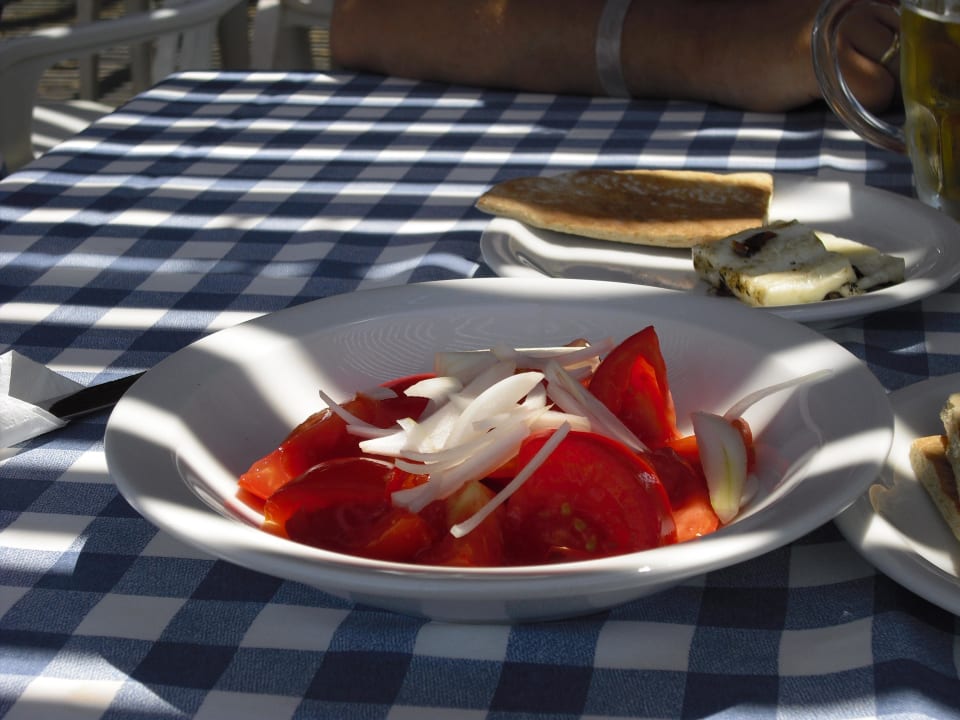 Liebevoll angerichtete Salate Hotel Harry's