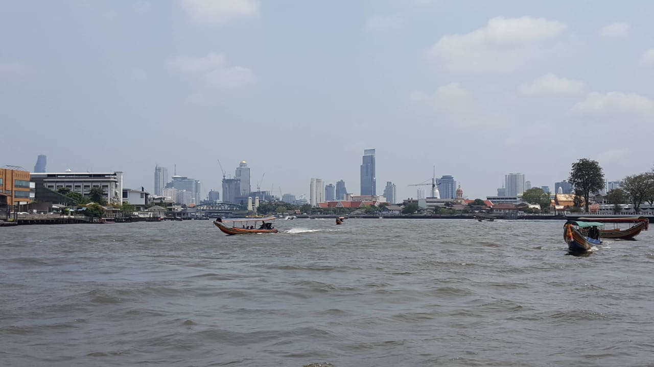Blick zur Taksin Brücke Chatrium Hotel Riverside Bangkok
