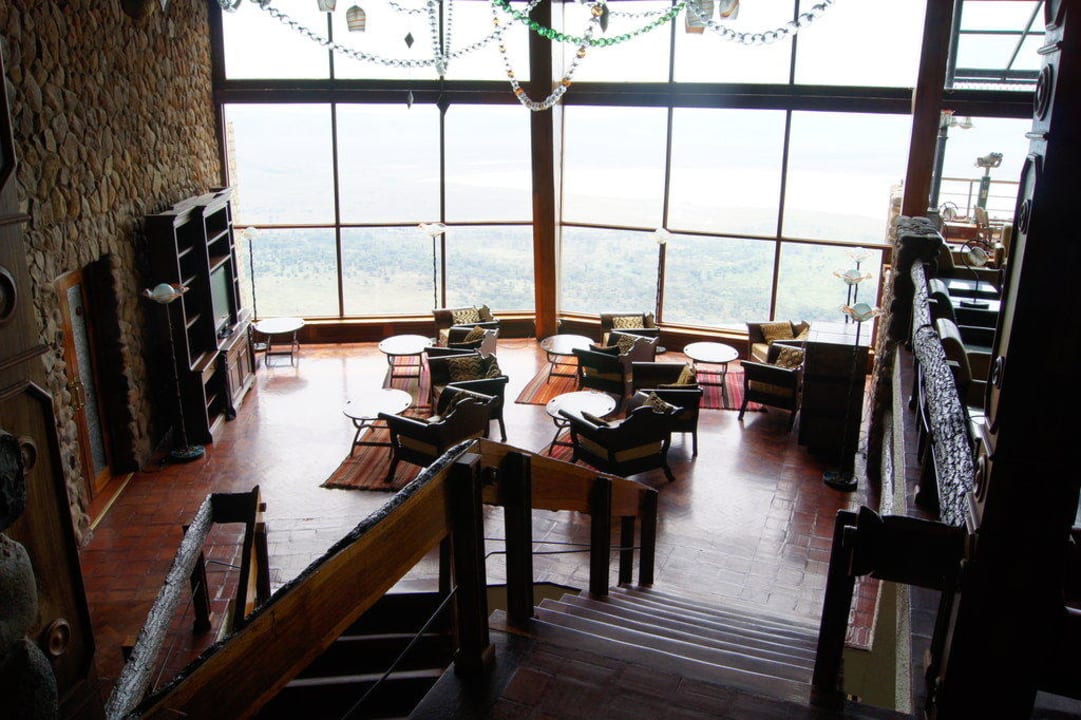 Seperater Teil der Lobby als Fernsehraum Ngorongoro Lodge member of Meliá Collection