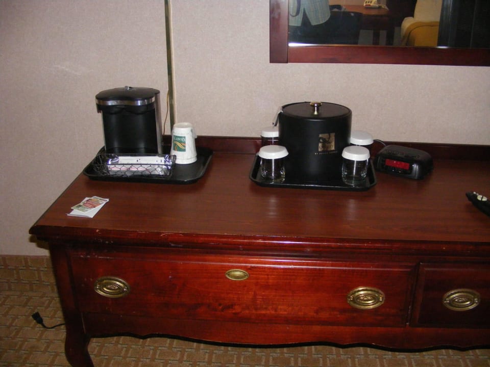 Standard room - tea & coffee making facilities Hotel Quality Inn O'Hare Airport