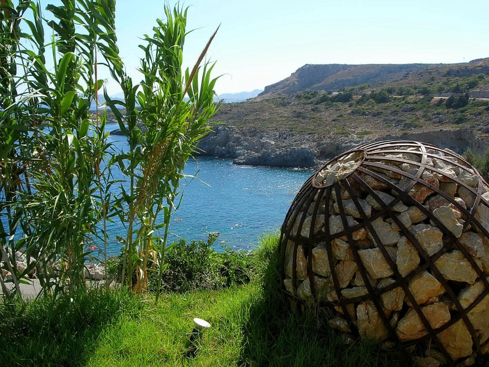 Stilvolle Außenanlage Hotel Kalithea Horizon Royal