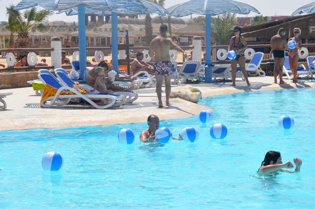 Zabawy z piłkami Aladdin Beach Resort