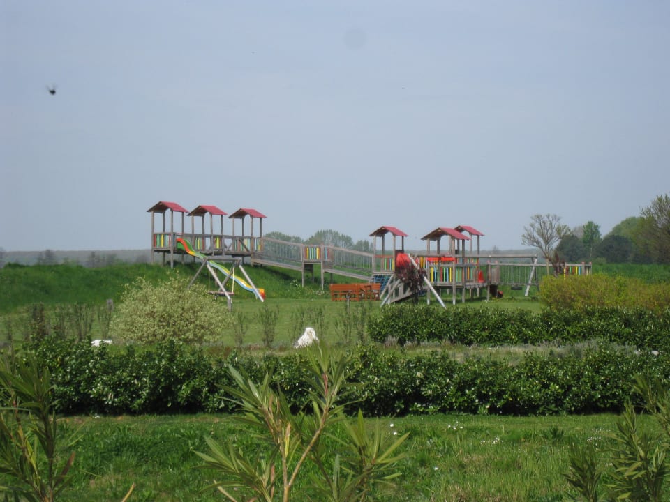 Hoteleigener Spielplatz All In Red Thermenhotel