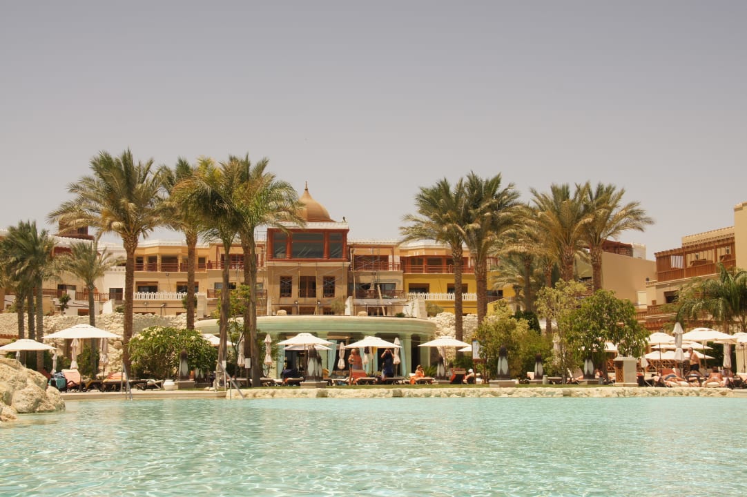 Blick vom Infinty-Pool aus auf das Haupthaus Makadi Spa - Adults only