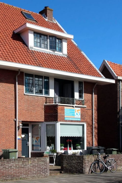 Ansicht von der Straßenseite Hotel B&B Zandvoort