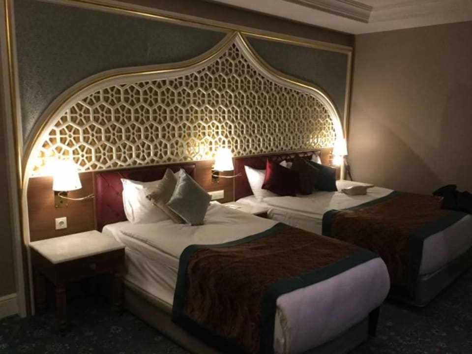 Betten Royal Taj Mahal Hotel