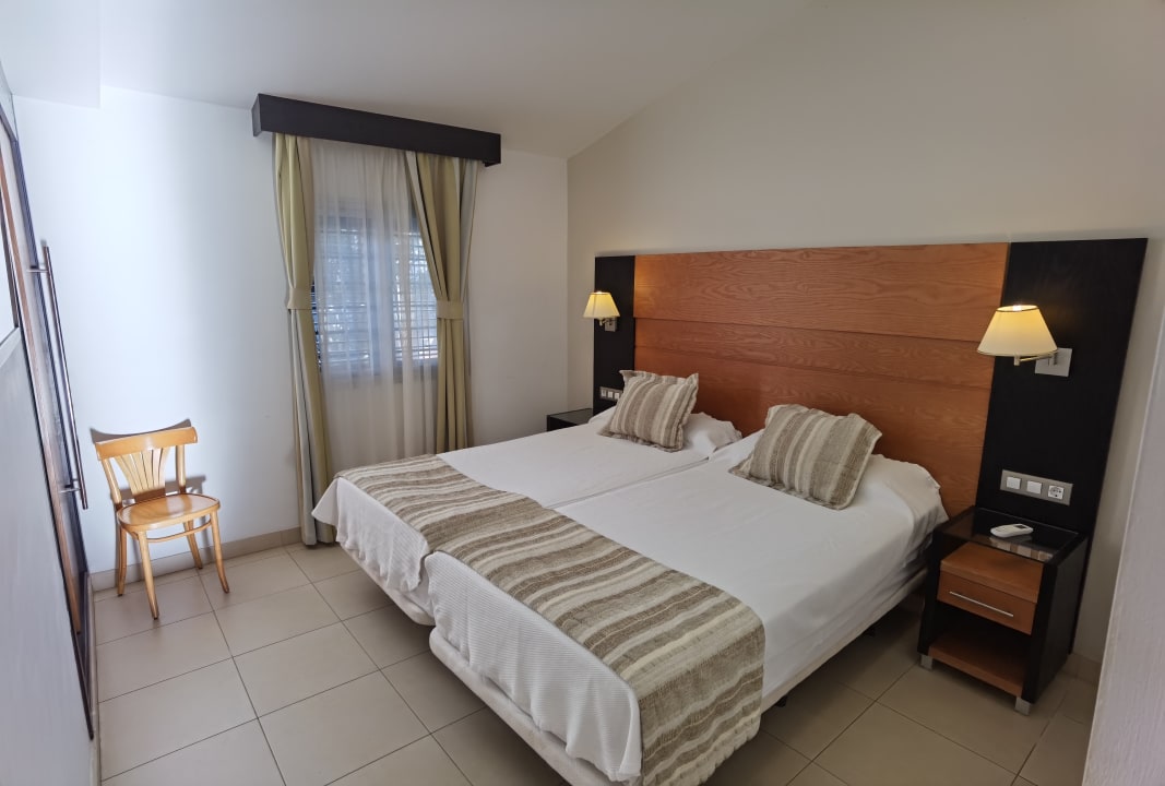 Zimmer HL Miraflor Suites Hotel