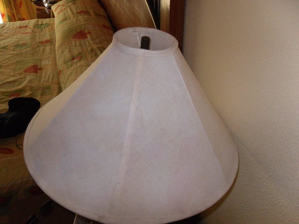 Schmutzige Nachttischleuchte Marien Puerto Plata