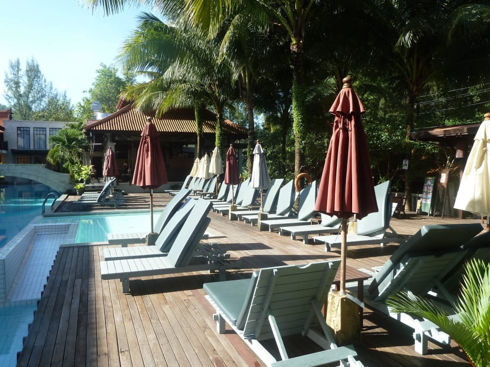 Liegeflächen Pool vorn Khaolak Oriental Resort - Adults only