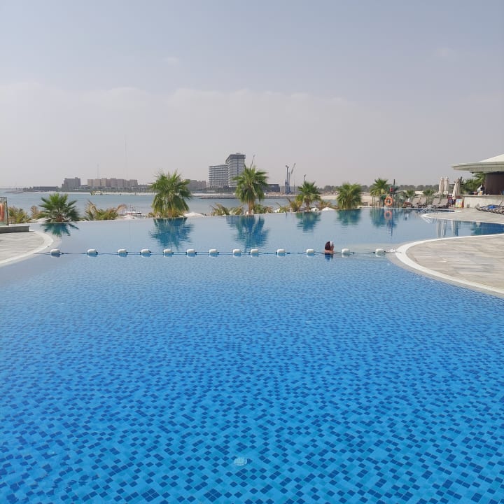 Pool Hampton by Hilton Marjan Island