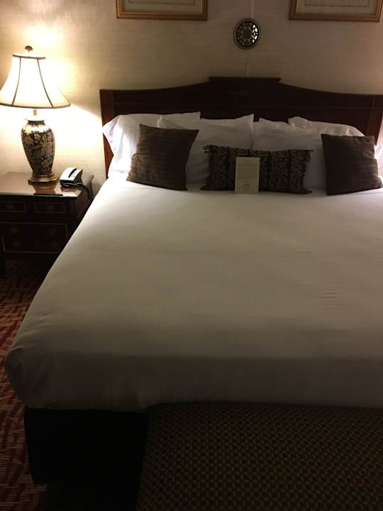 Zimmer SureStay Signature Collection Genetti Hotel