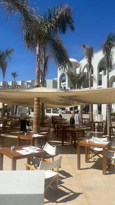 Gastro Serry Beach Resort