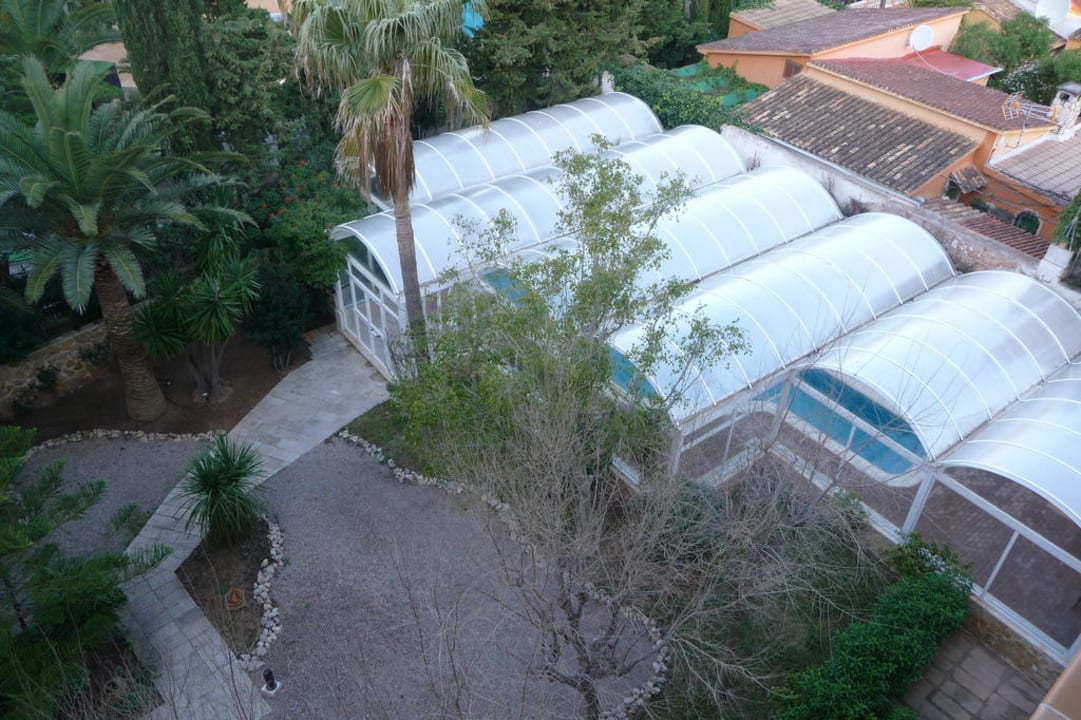 Blick auf das Hallenbad vom Balkon Valentin Somni Hotel & Suites