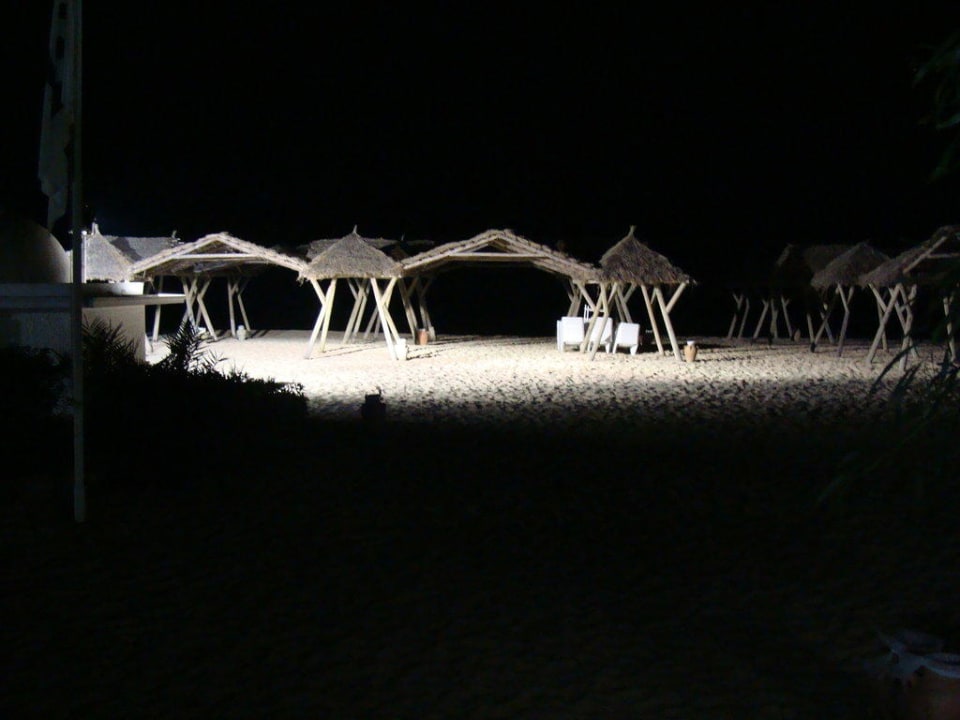 Сумерки над песками The Orangers Beach Resort and Bungalows