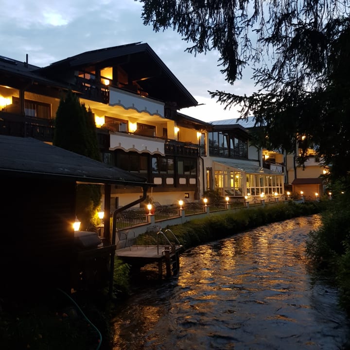 Außenansicht Parkhotel Burgmühle