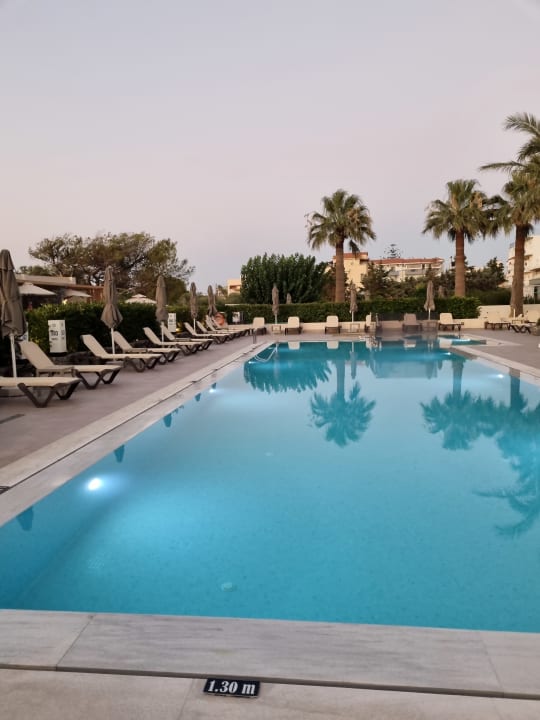 Pool Petousis Hotel & Suites