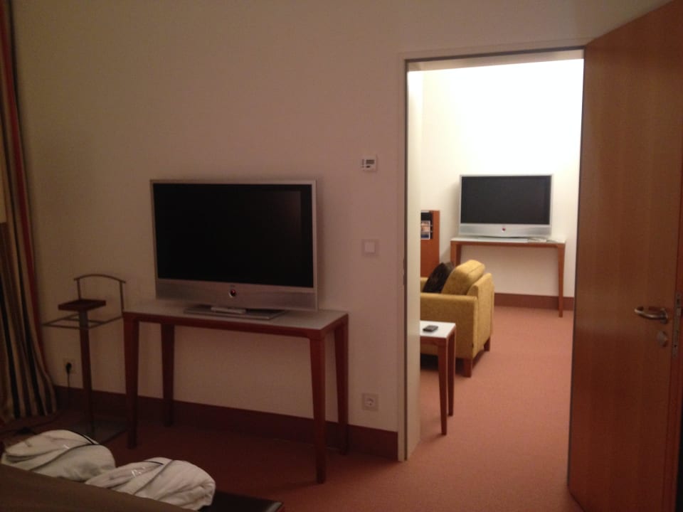 2 TV Geräte ATLANTIC Hotel Wilhelmshaven