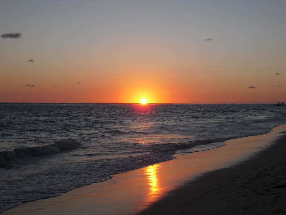 Sonnenaufgang am Strand Hotel Grand Palladium Palace Resort, Spa & Casino