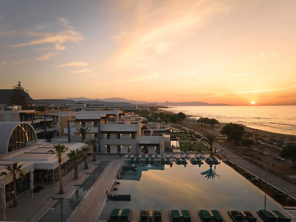 Außenansicht Paralos Kosta Alímia